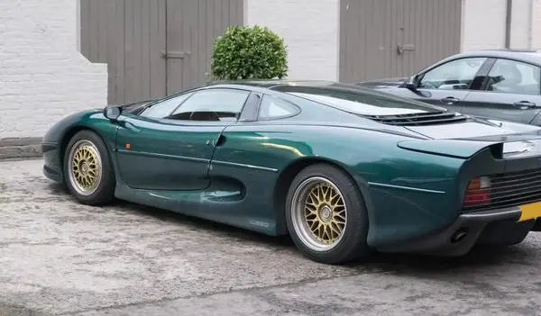 Jaguar XJ220-0