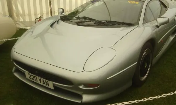 Jaguar XJ220-2