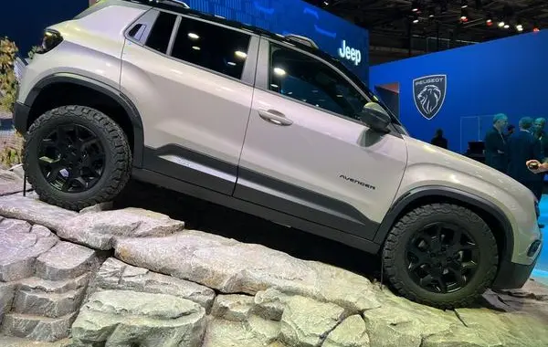 Jeep Avenger-4