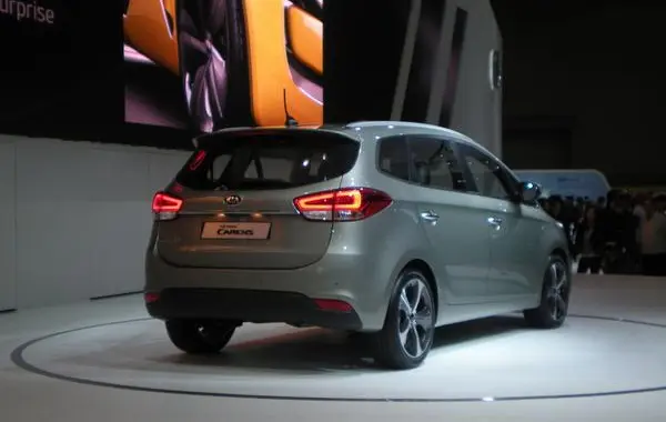 Kia Carens III-1