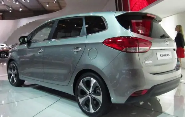Kia Carens III-4