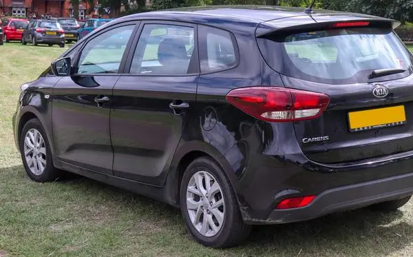 Kia Carens III (facelift 2016)-1