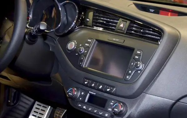 Kia Cee'd II (facelift 2015)-8