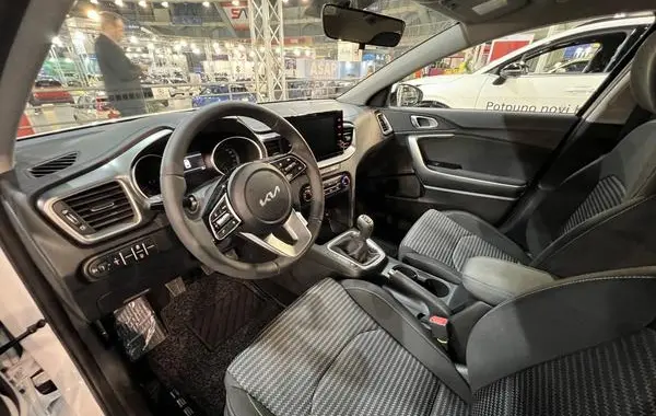 Kia Ceed III (facelift 2021)-5