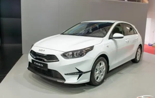 Kia Ceed III (facelift 2021)-4