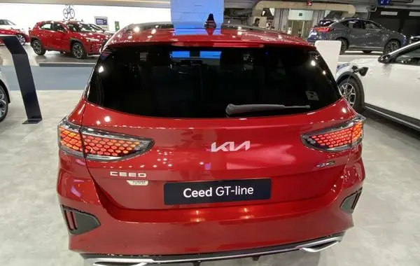 Kia Ceed III (facelift 2021)-8
