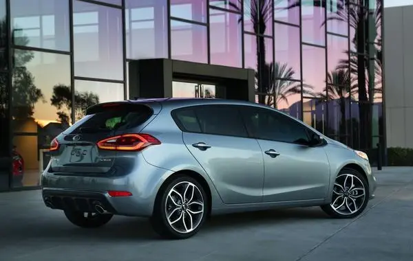 Kia Forte5 II (YD)-7