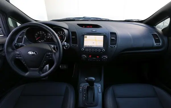 Kia Forte5 II (YD)-8