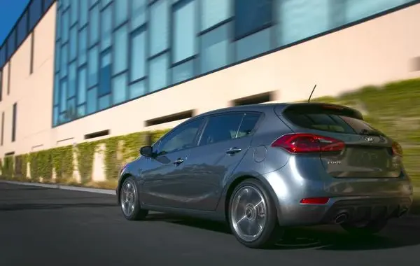 Kia Forte5 II (YD)-1