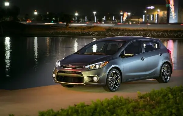 Kia Forte5 II (YD)-4