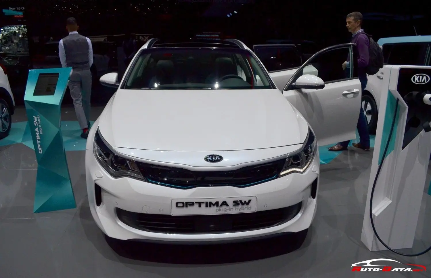 Kia Optima IV Sportswagon-0