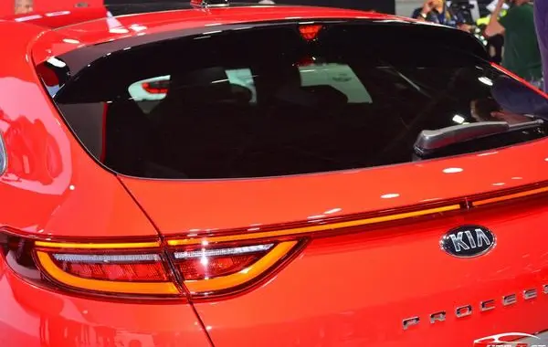 Kia ProCeed III-3