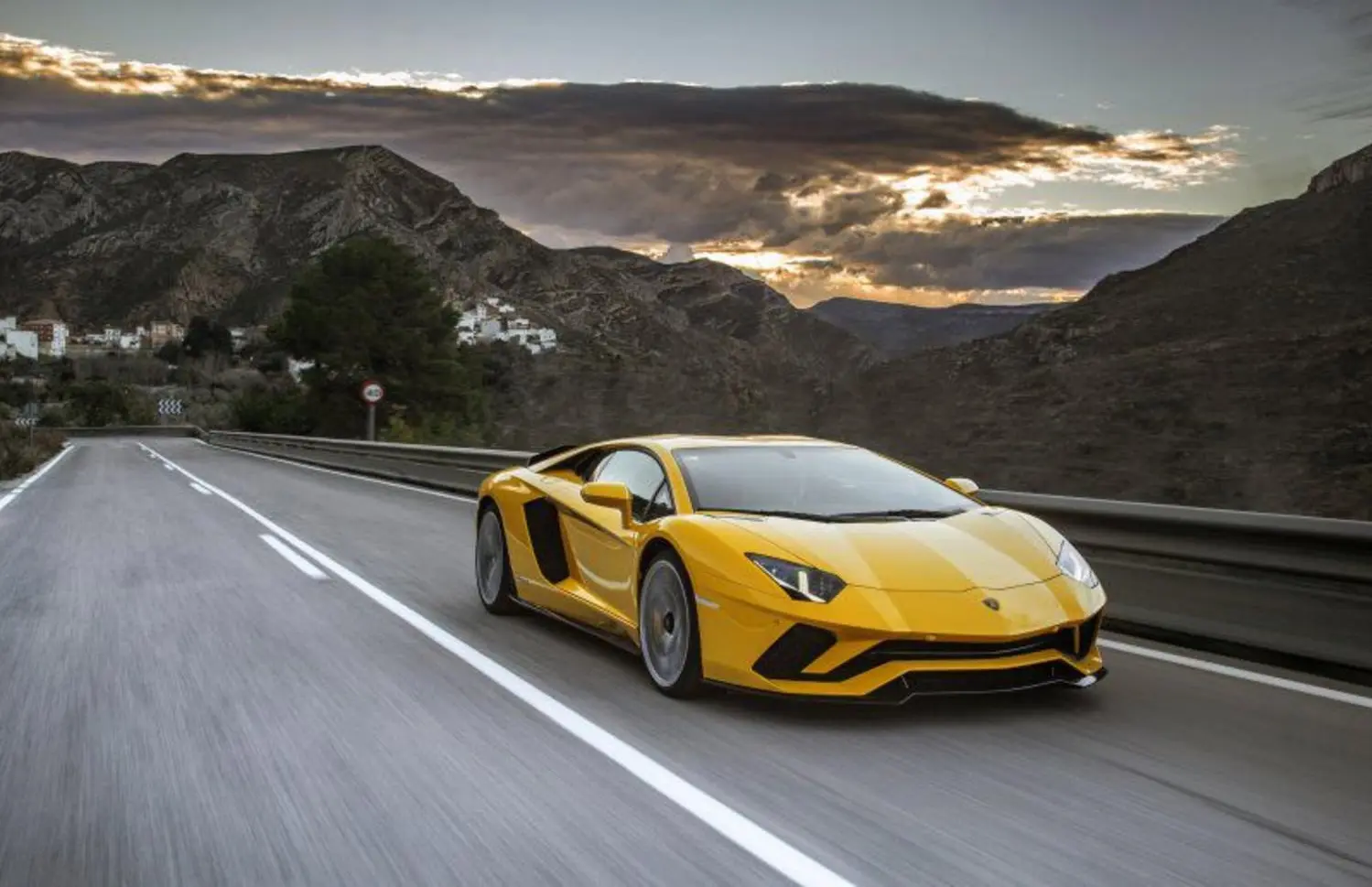 Lamborghini Aventador S Coupe-1
