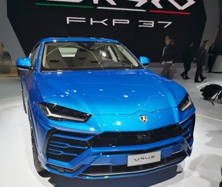 Lamborghini Urus-4