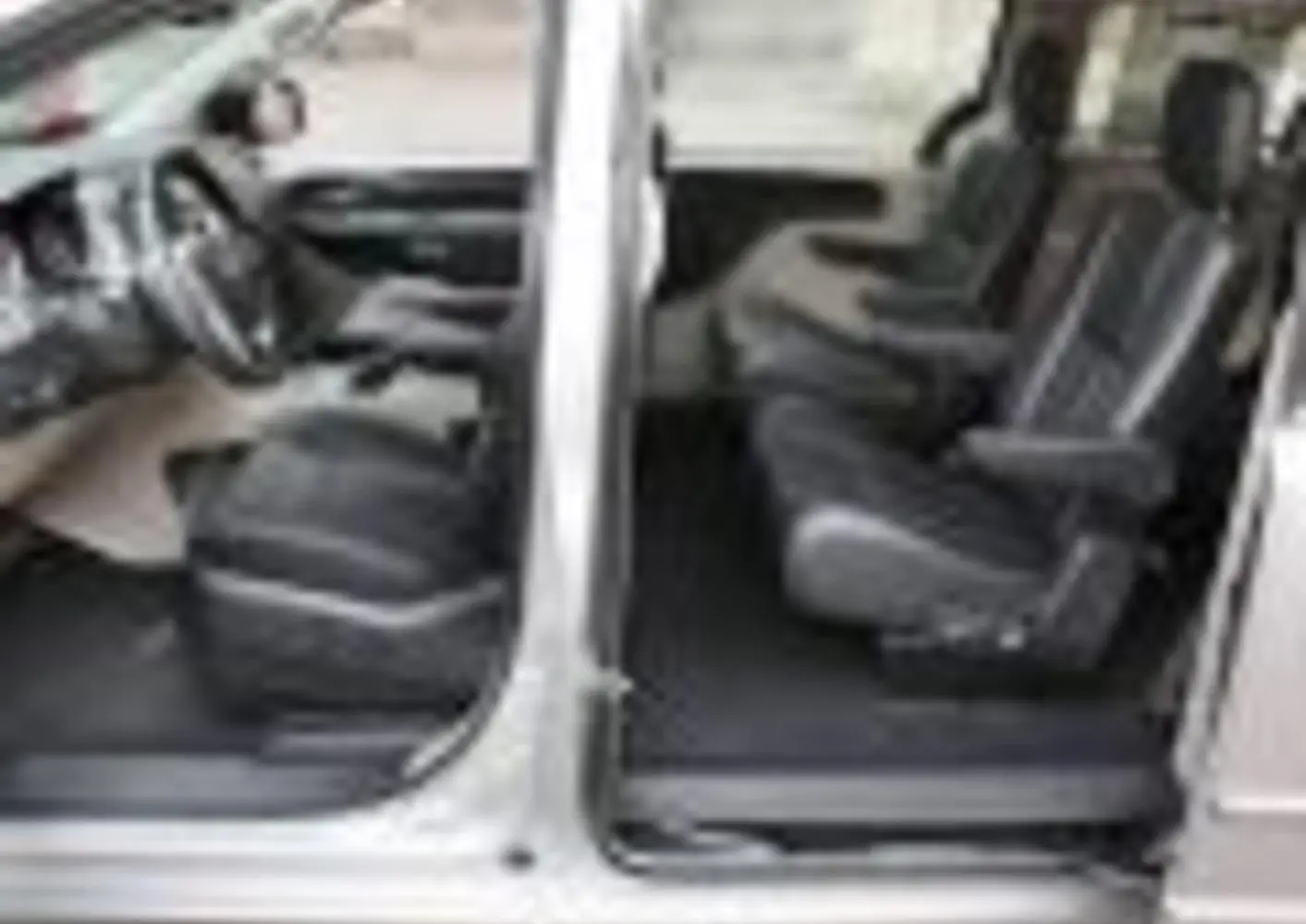 Lancia Voyager-6
