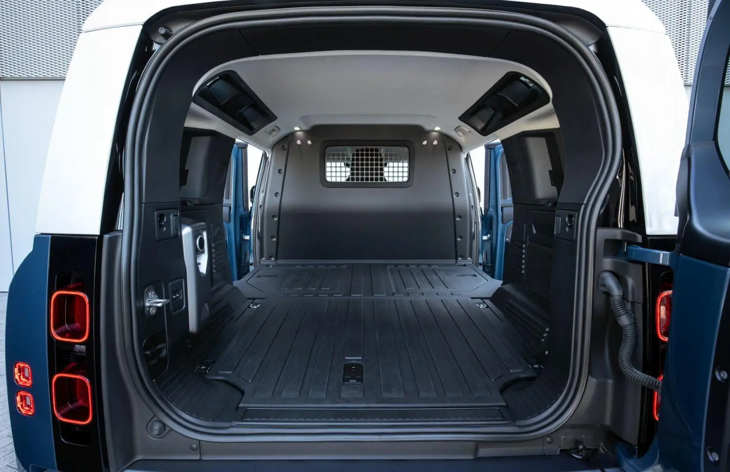 Land Rover Defender 110 (L663)-1