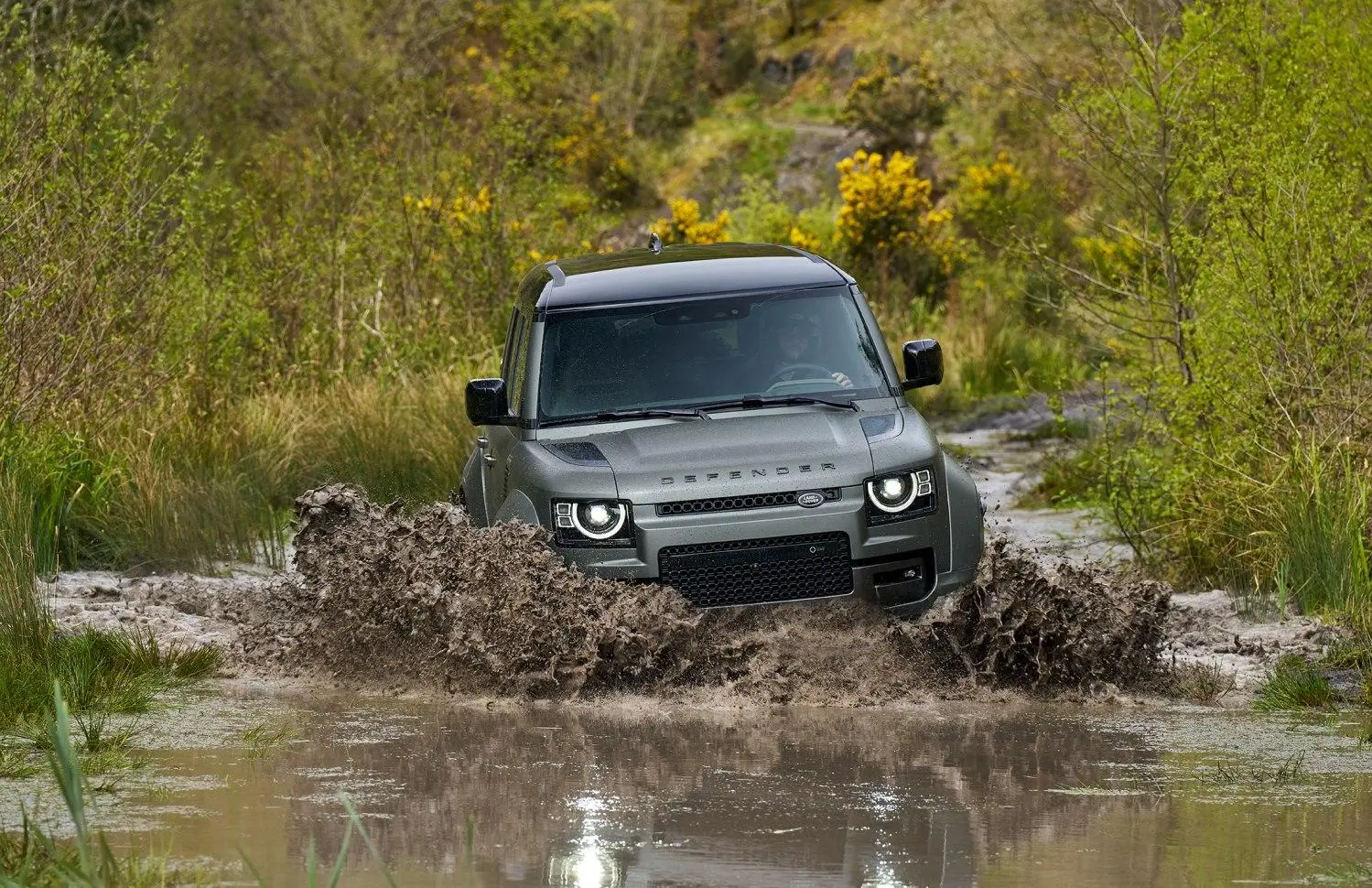 Land Rover Defender 110 (L663)-4