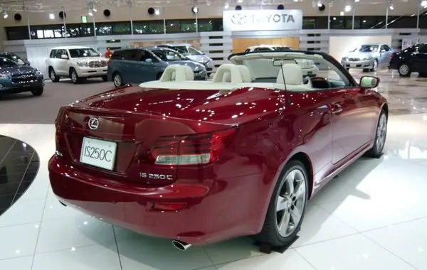 Lexus IS-Coupe-Convertible-0