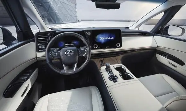 Lexus LM II-1