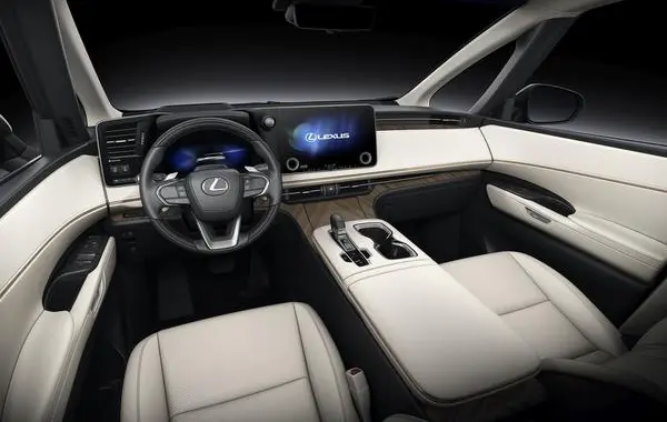 Lexus LM II-5