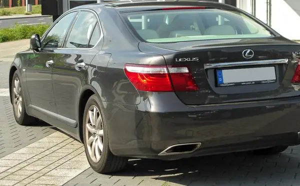 Lexus LS IV-2