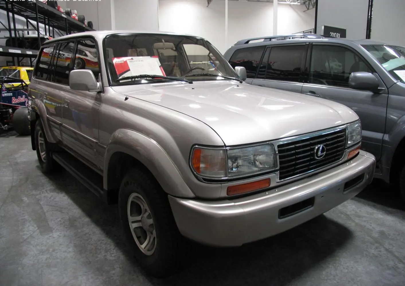 Lexus LX I-3