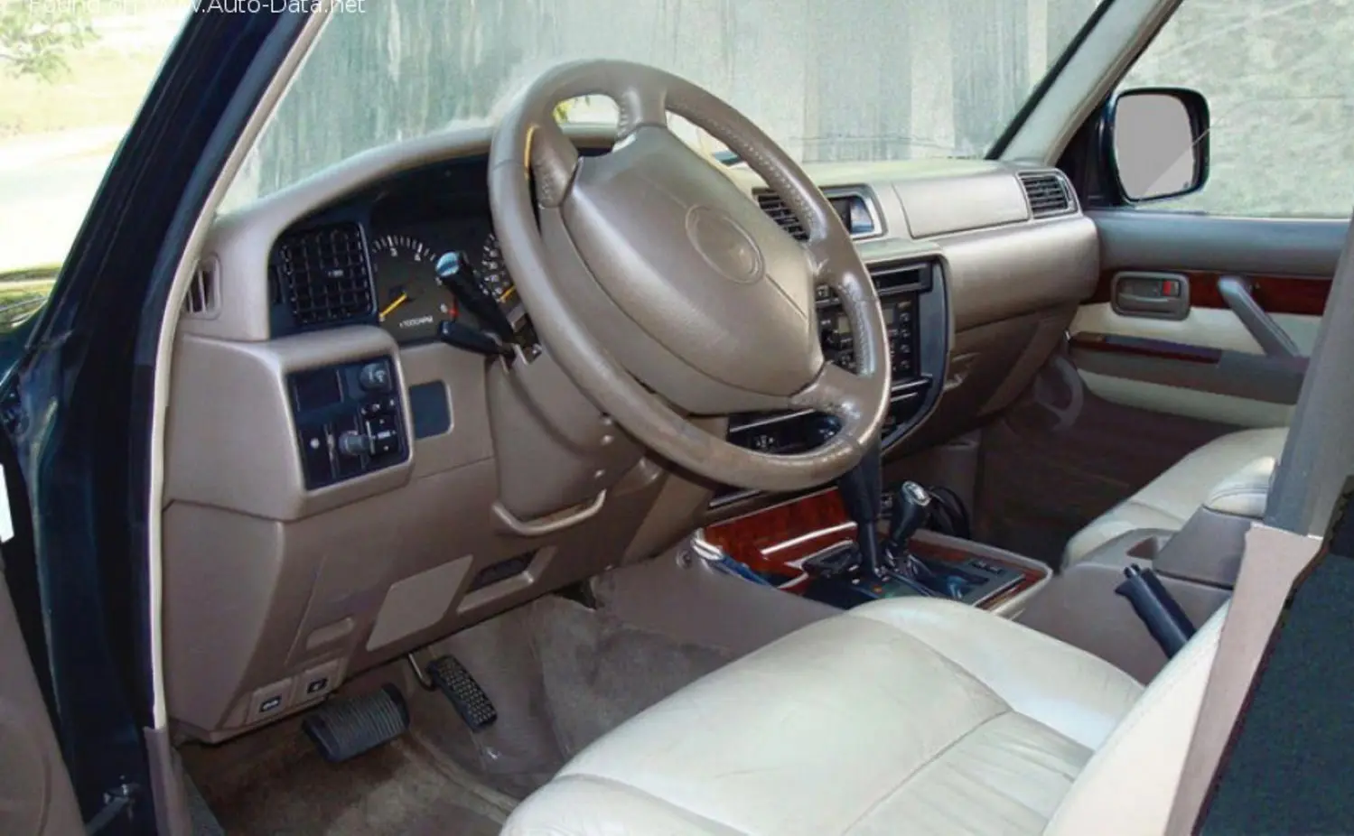 Lexus LX I-1