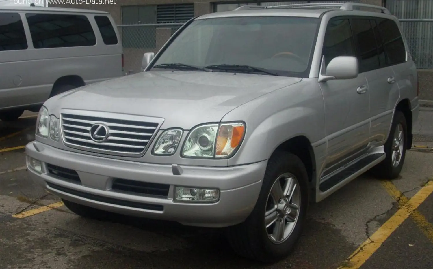 Lexus LX II (facelift 2002)-2
