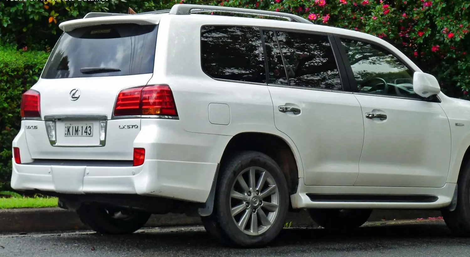 Lexus LX III-3