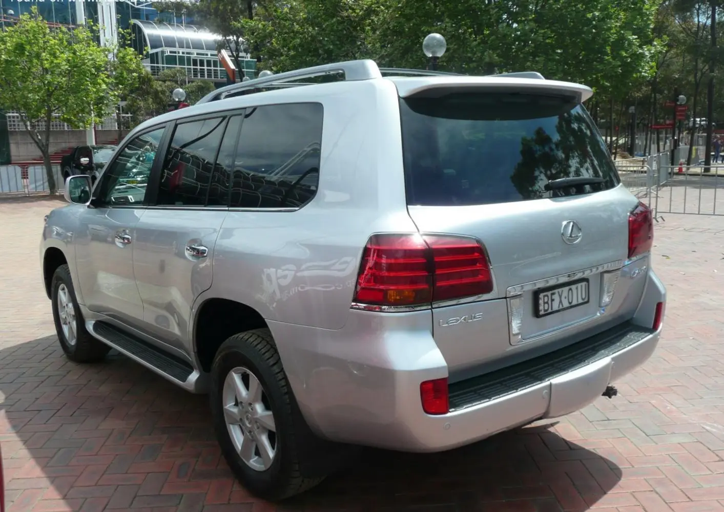 Lexus LX III-0