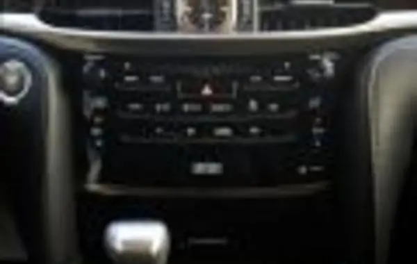Lexus LX III (facelift 2015)-1