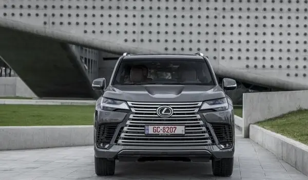 Lexus LX IV (J300)-7