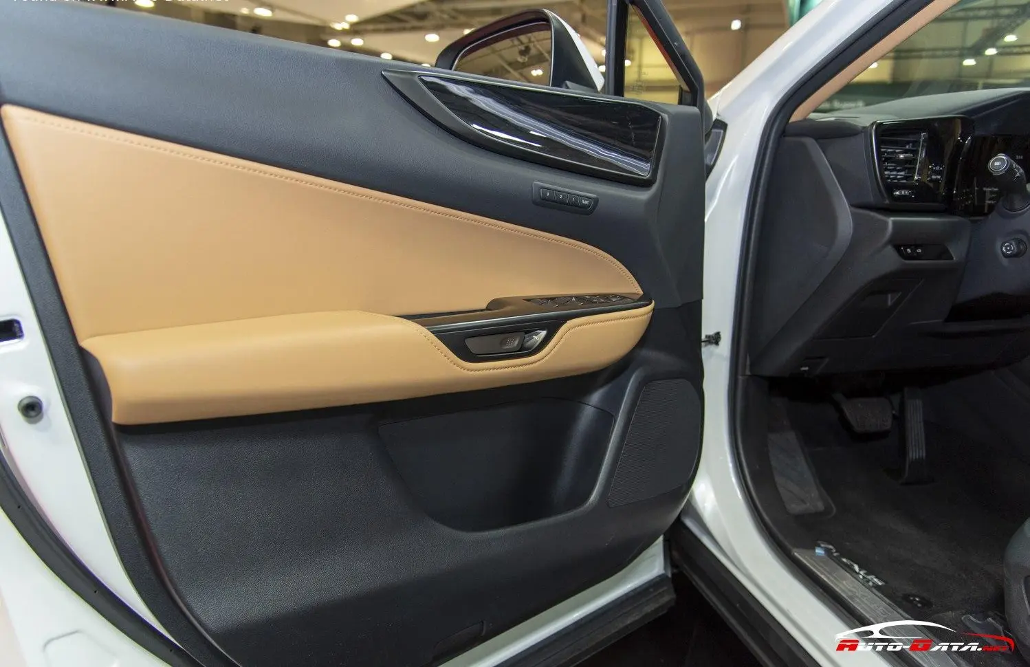 Lexus NX II (AZ20)-25