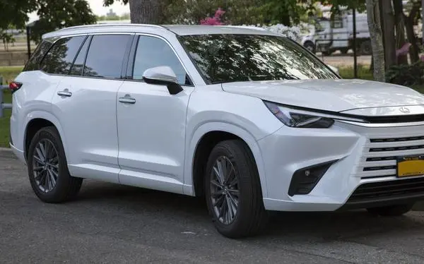 Lexus TX-8