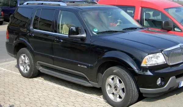 Lincoln Aviator I-9