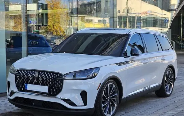 Lincoln Aviator II (facelift 2024)-4