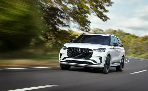 Lincoln Aviator II (facelift 2024)-3