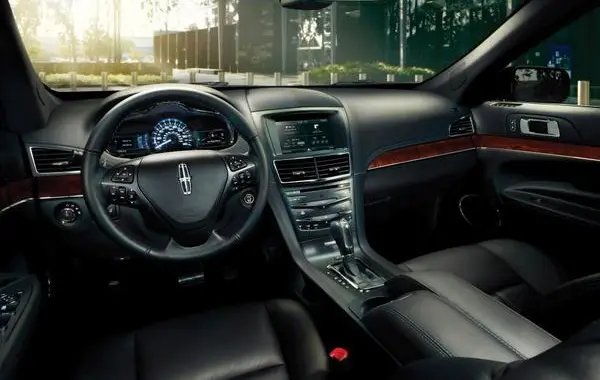 Lincoln MKT I (facelift 2013)-2