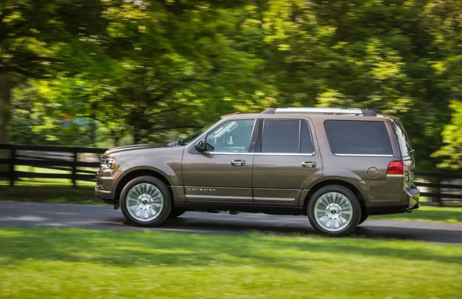 Lincoln Navigator III (facelift 2015)-0