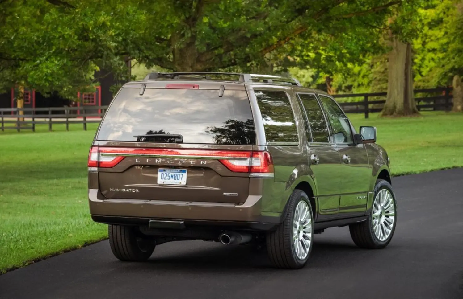 Lincoln Navigator III (facelift 2015)-1