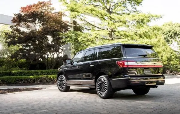 Lincoln Navigator IV L-3