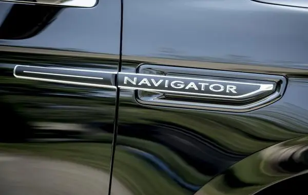 Lincoln Navigator IV L-8