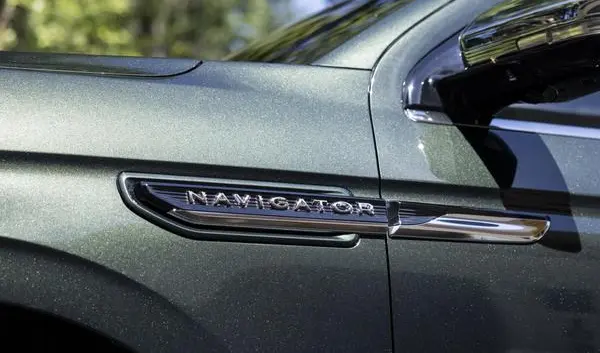 Lincoln Navigator IV (facelift 2021)-4