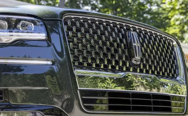 Lincoln Navigator IV (facelift 2021)-2
