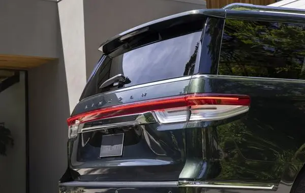 Lincoln Navigator IV (facelift 2021)-3