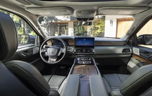 Lincoln Navigator IV (facelift 2021)-5