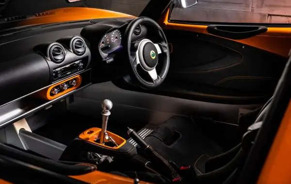 Lotus Elise (Series 3, facelift 2017)-1