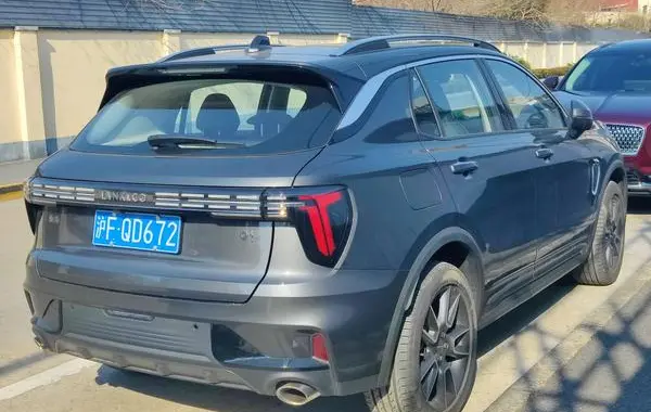 Lynk & Co 01 (facelift 2022)-2