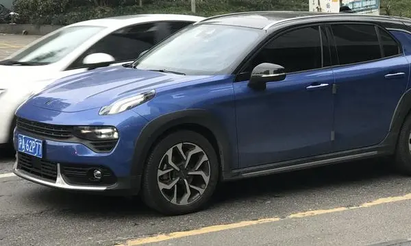 Lynk & Co 02 I-4