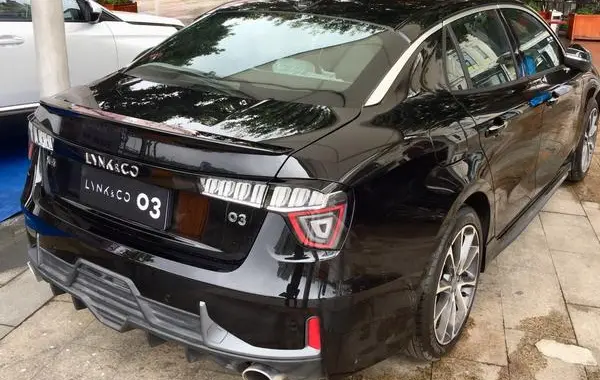 Lynk & Co 03-6